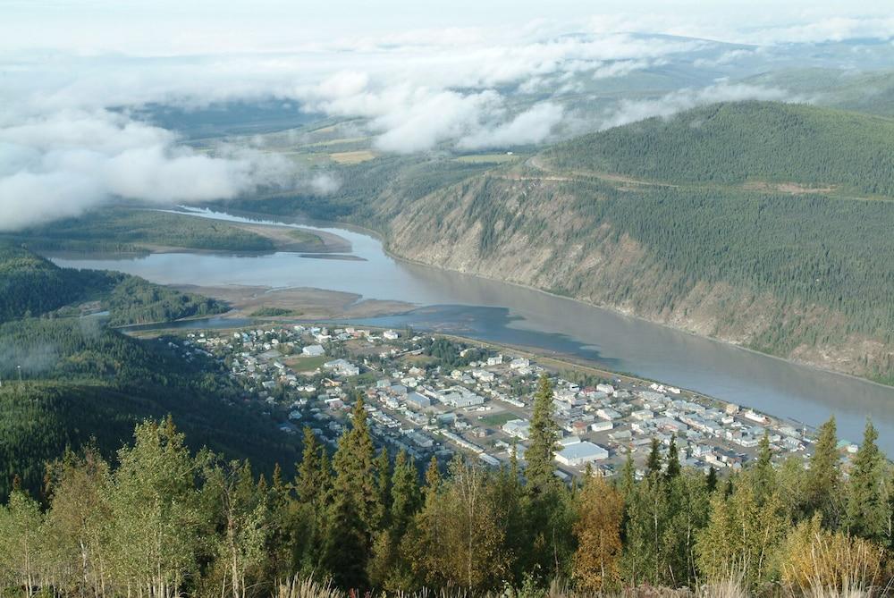 Holland America Dawson City Inn Екстер'єр фото