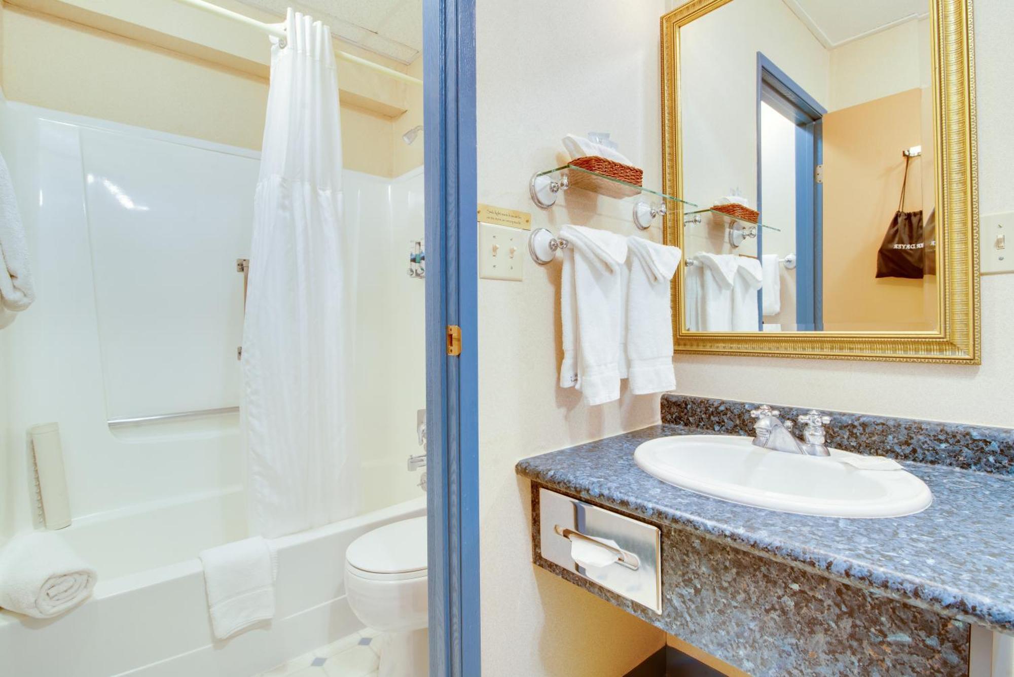 Holland America Dawson City Inn Екстер'єр фото