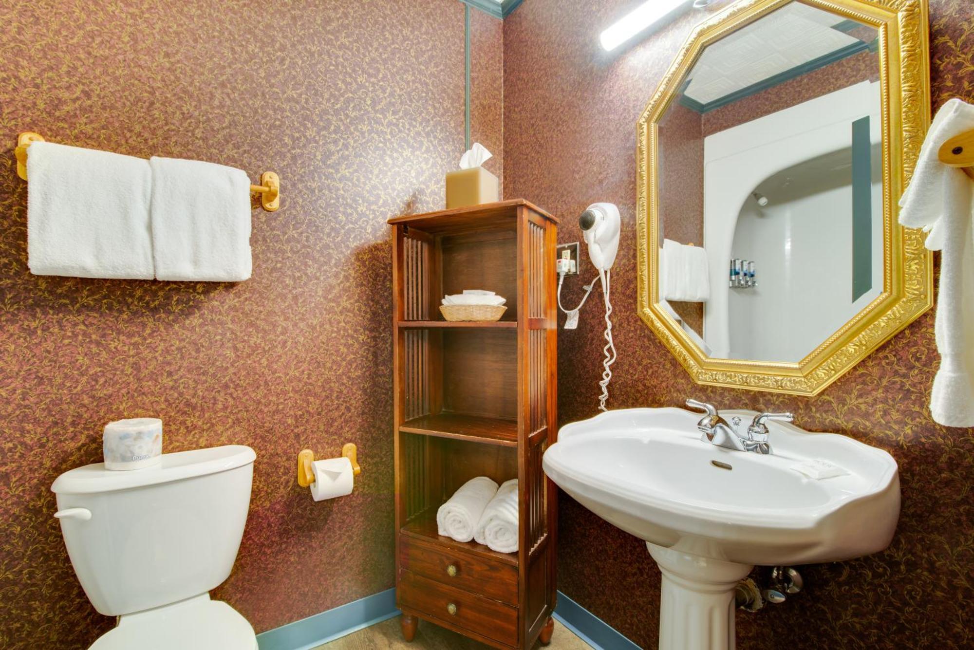 Holland America Dawson City Inn Екстер'єр фото