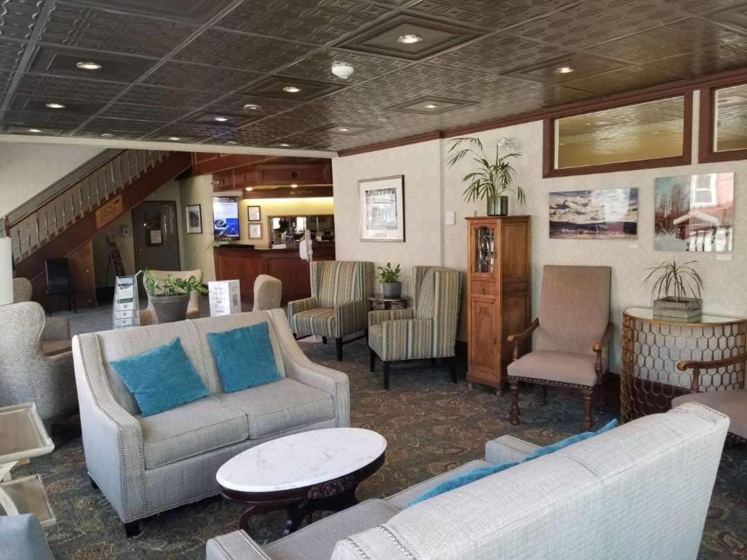 Holland America Dawson City Inn Екстер'єр фото